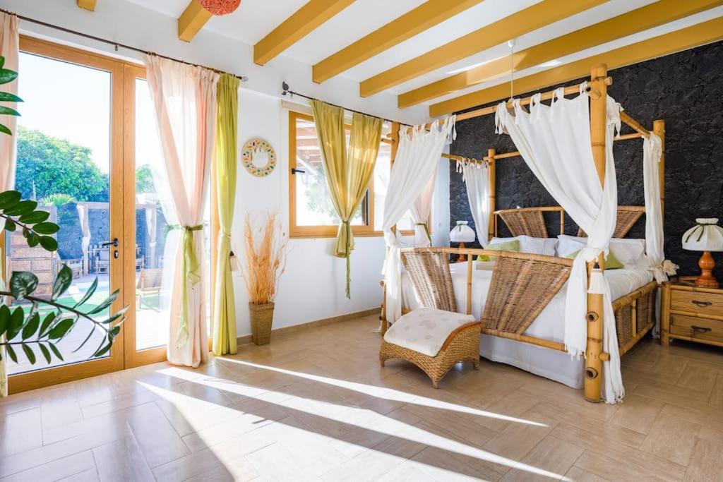 Villa La Isla By Rentaholidayslanzarote Playa Blanca  Exterior photo