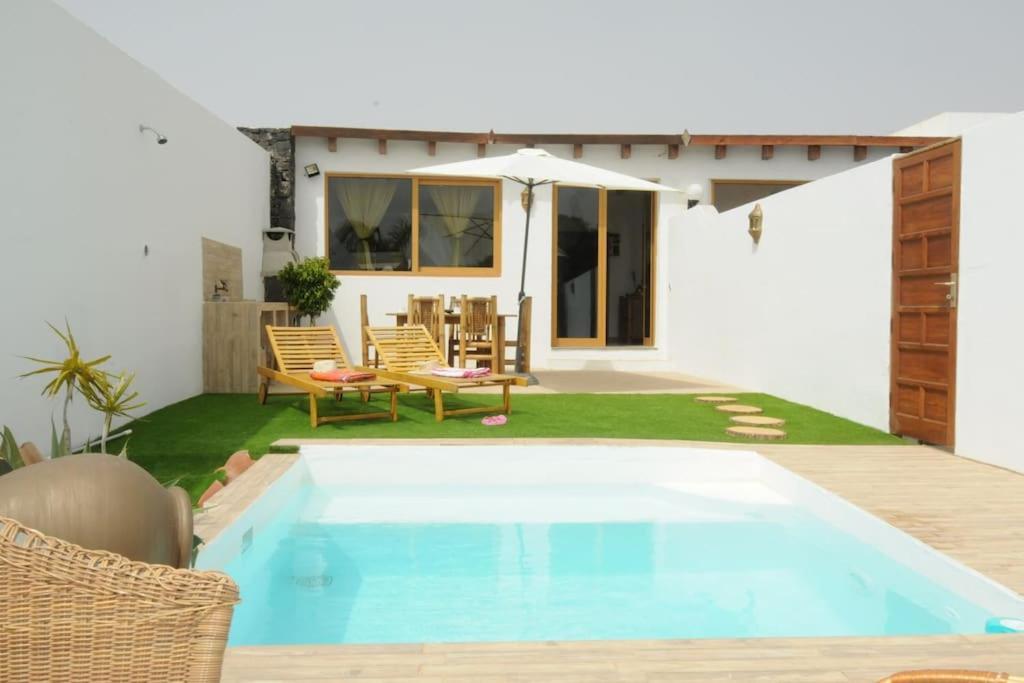 Villa La Isla By Rentaholidayslanzarote Playa Blanca  Exterior photo