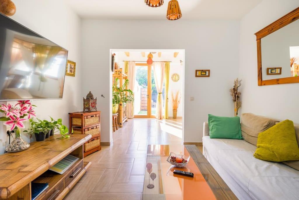 Villa La Isla By Rentaholidayslanzarote Playa Blanca  Exterior photo