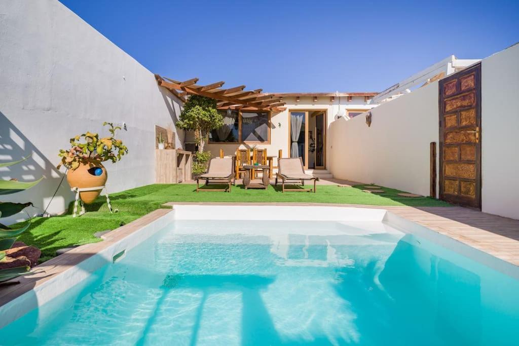 Villa La Isla By Rentaholidayslanzarote Playa Blanca  Exterior photo